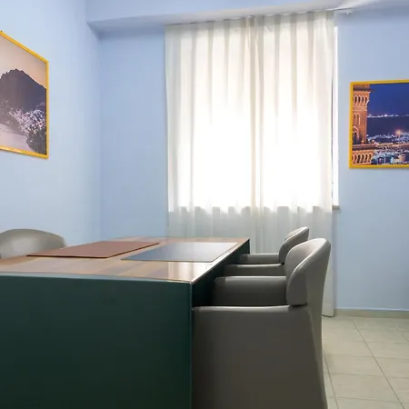 Centro Congressi Polo Nautico فندق