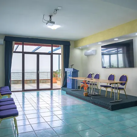 Centro Congressi Polo Nautico 4* ساليرنو
