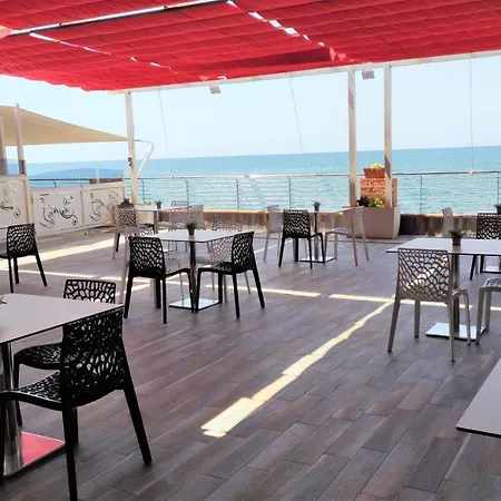 Centro Congressi Polo Nautico 4*