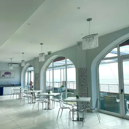 波罗那奥缇科中央会议酒店 4*