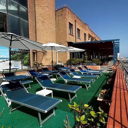 波罗那奥缇科中央会议酒店 4*