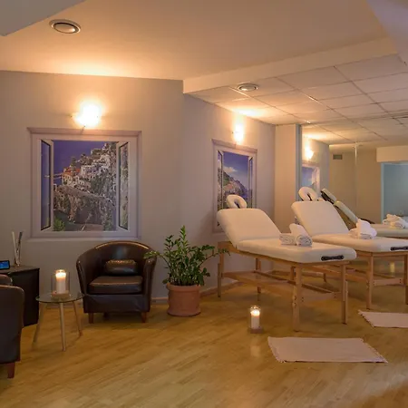 波罗那奥缇科中央会议酒店