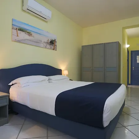 波罗那奥缇科中央会议酒店 4*