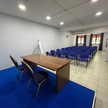 Centro Congressi Polo Nautico 4*