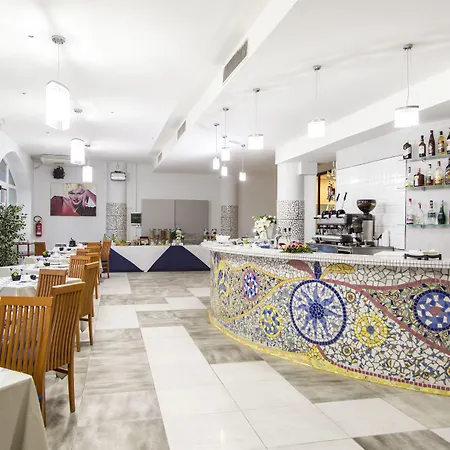 波罗那奥缇科中央会议酒店 酒店 萨莱诺