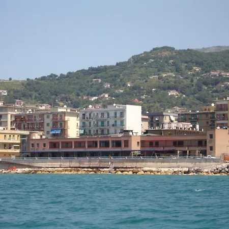 波罗那奥缇科中央会议酒店 酒店