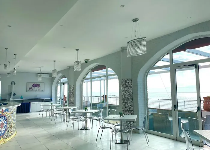 波罗那奥缇科中央会议酒店 4*