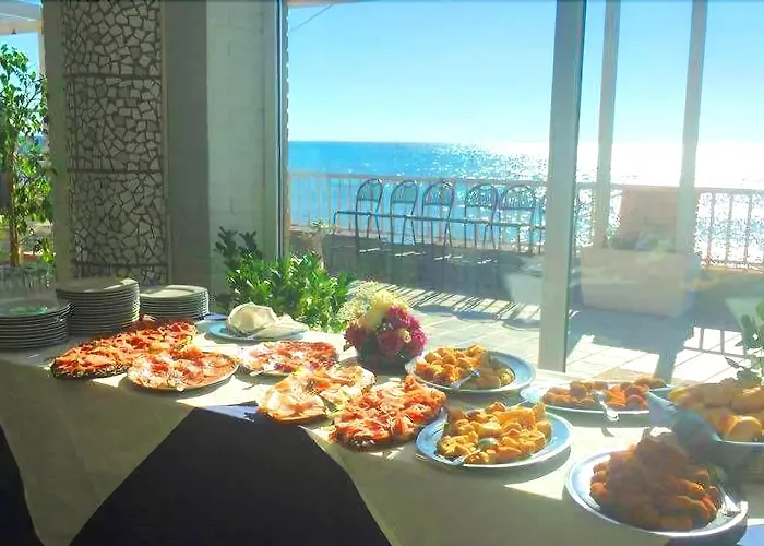 波罗那奥缇科中央会议酒店