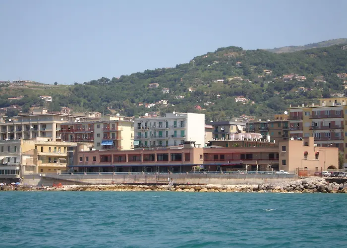 波罗那奥缇科中央会议酒店 酒店