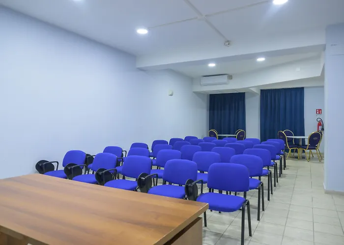 波罗那奥缇科中央会议酒店